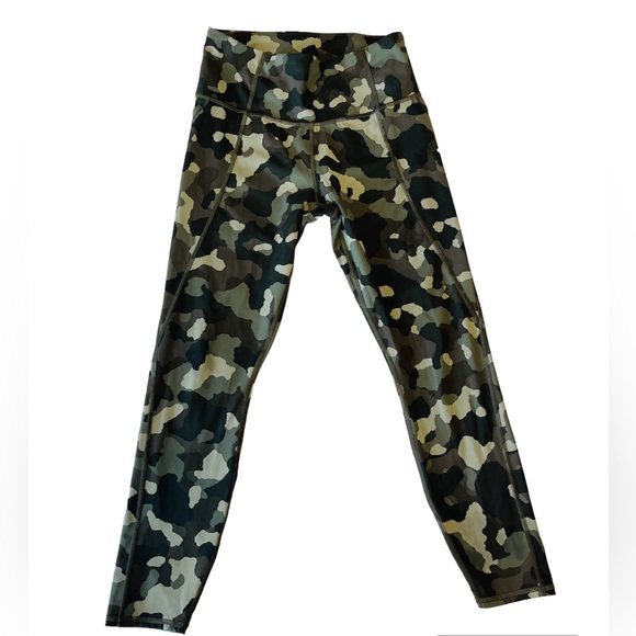 ATHLETA LIGHTING 7/8 THIGH LEGGING SUPERSONIC GREEN CAMO SIZE SMALL - Picture 2 of 6